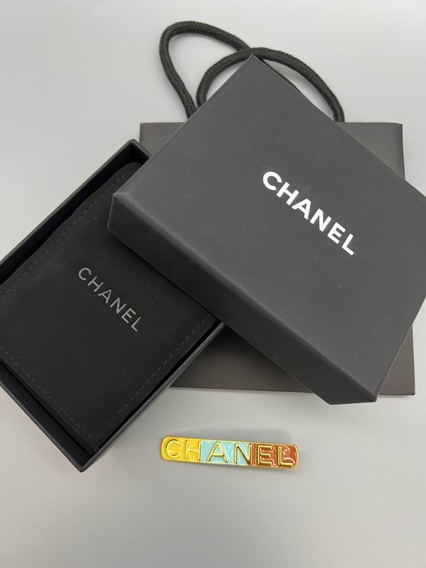 Chanel Brooch 12yxx313 (7)