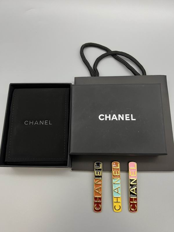 Chanel Brooch 12yxx313 (9)