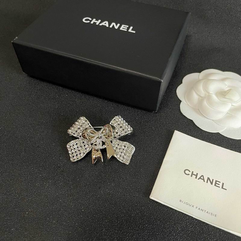 Chanel Brooch 12yxx318 (1)