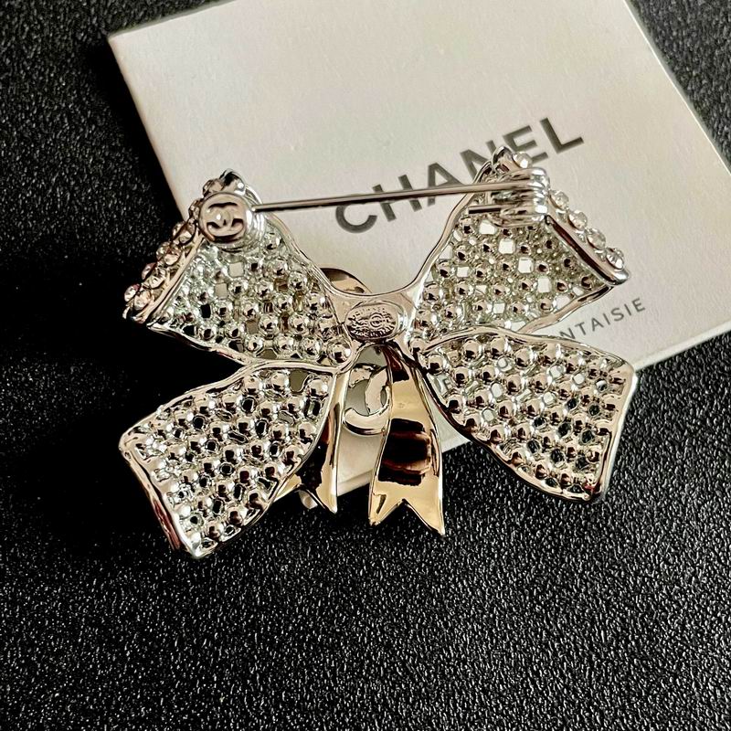 Chanel Brooch 12yxx318 (3)