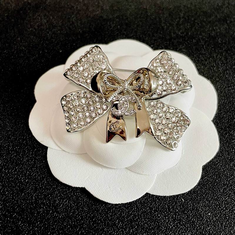 Chanel Brooch 12yxx318 (4)