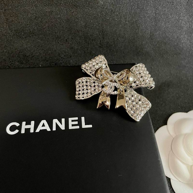 Chanel Brooch 12yxx318 (5)