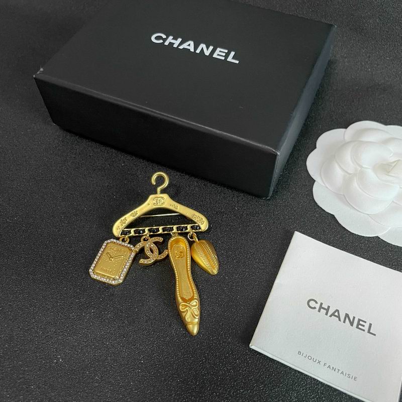 Chanel Brooch 12yxx319 (1)