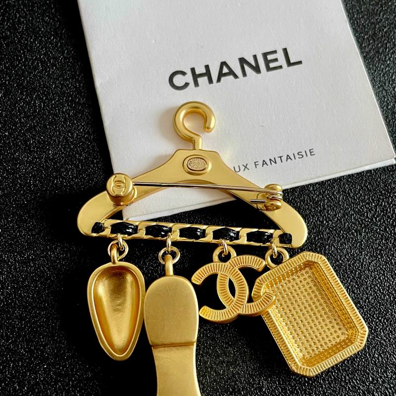 Chanel Brooch 12yxx319 (3)