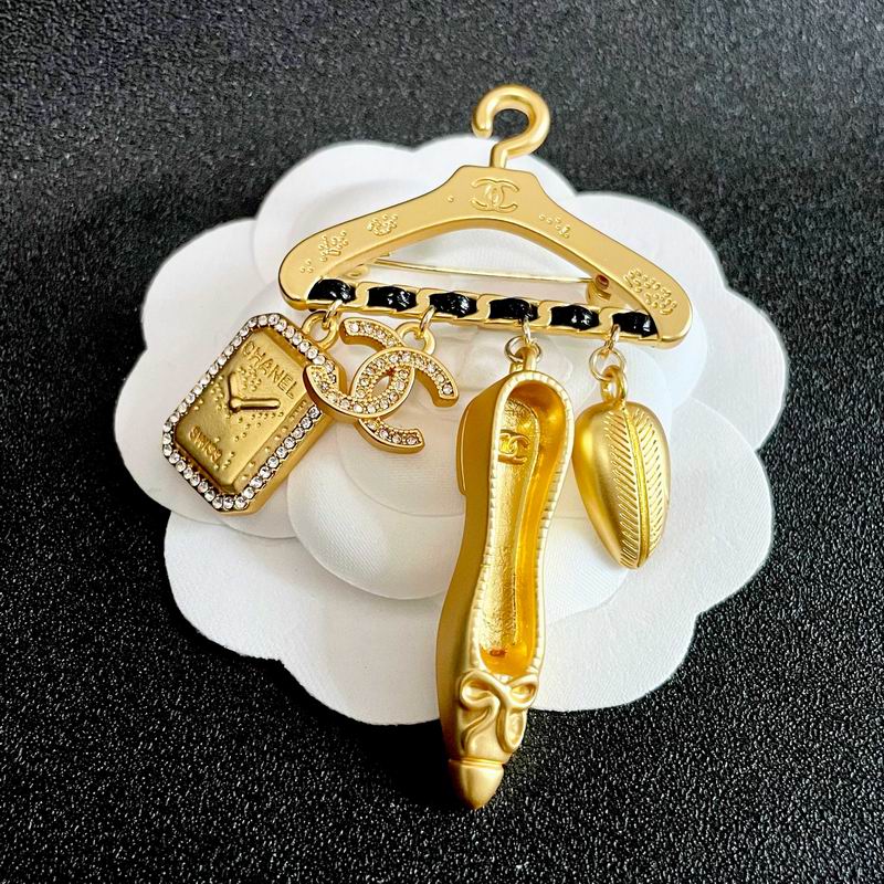 Chanel Brooch 12yxx319 (4)