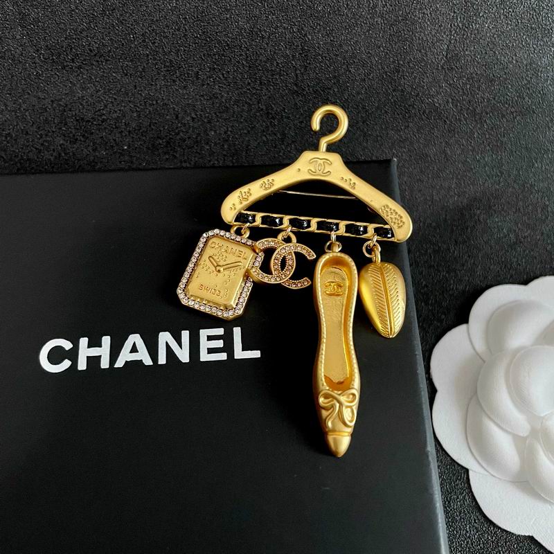 Chanel Brooch 12yxx319 (5)