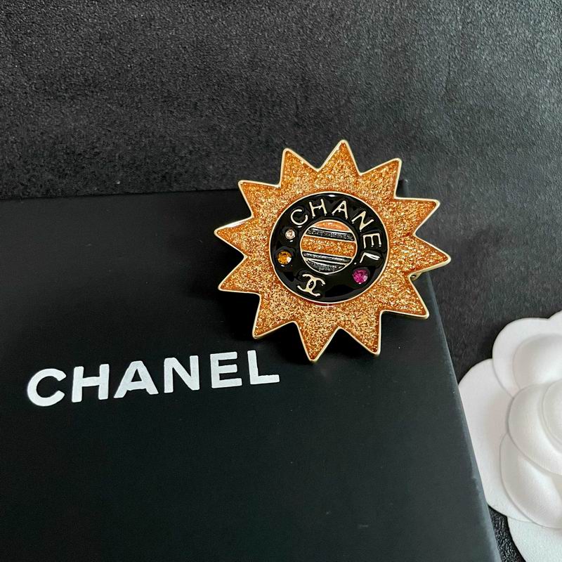 Chanel Brooch 12yxx320 (5)