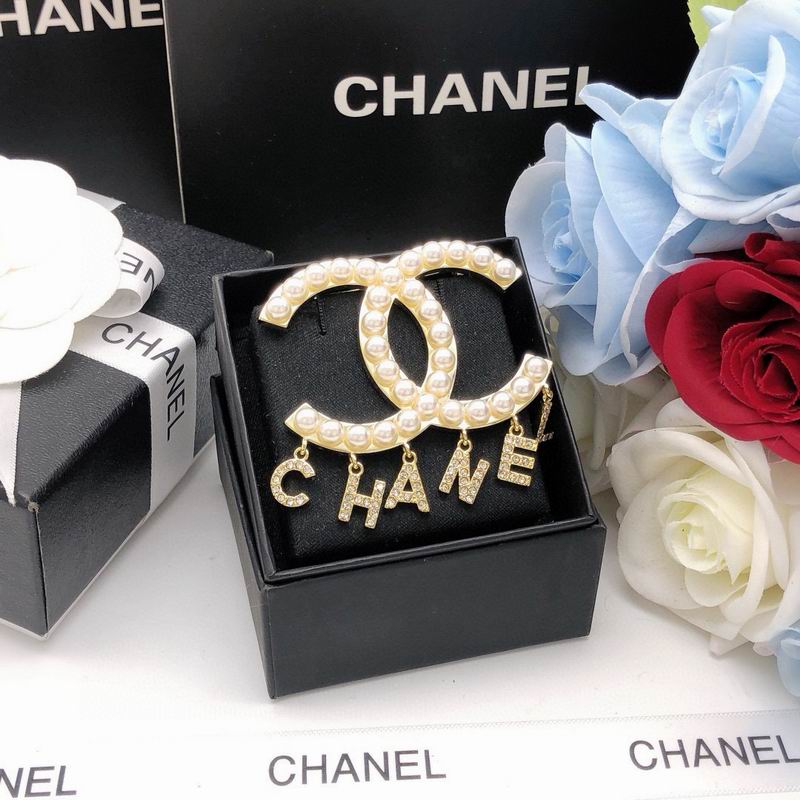 Chanel Brooch 12yxx321 (2)