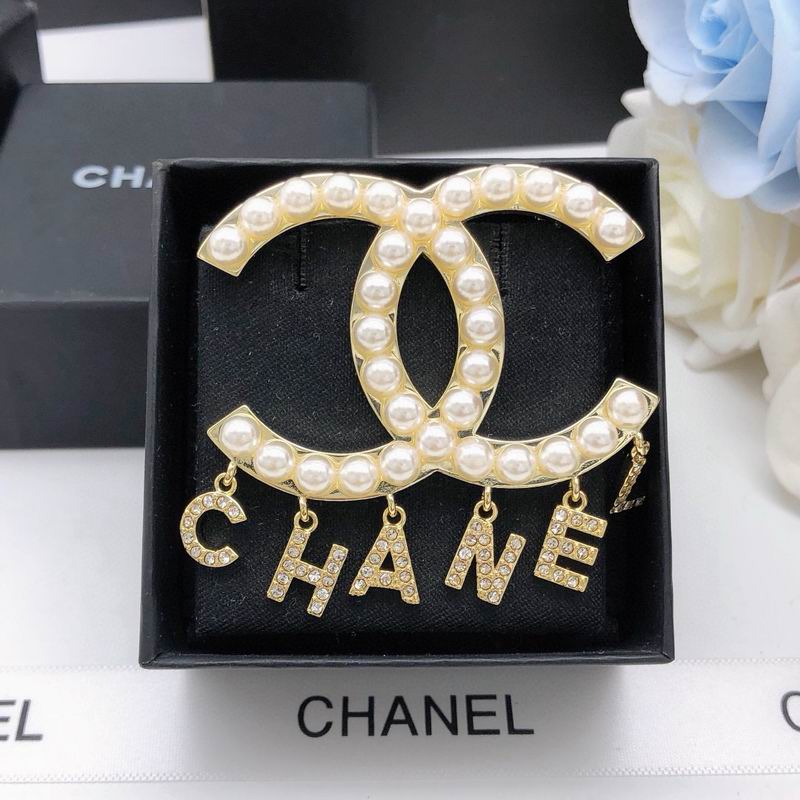 Chanel Brooch 12yxx321 (3)