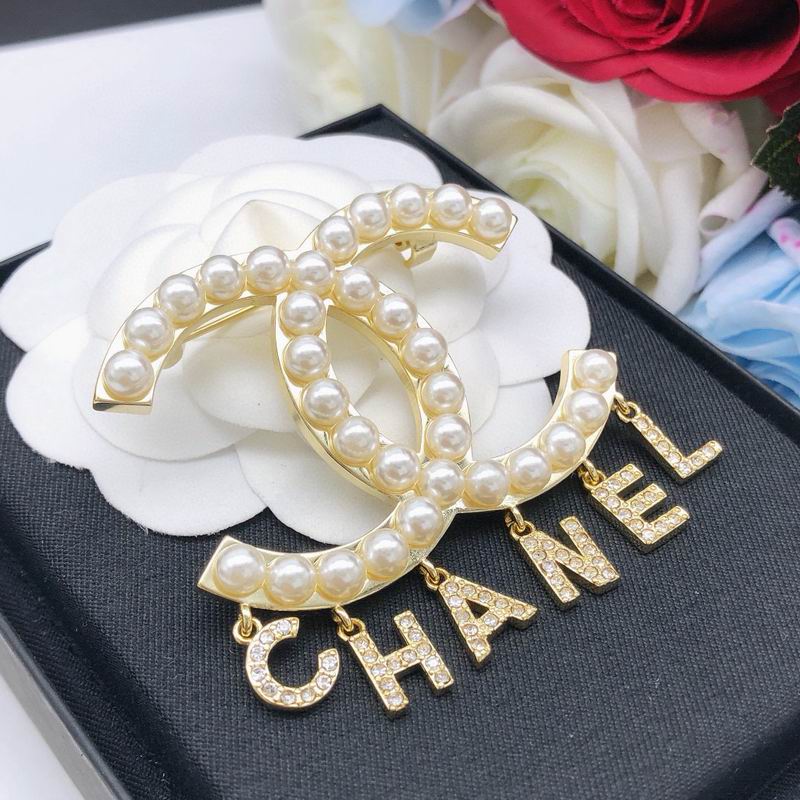 Chanel Brooch 12yxx321 (6)