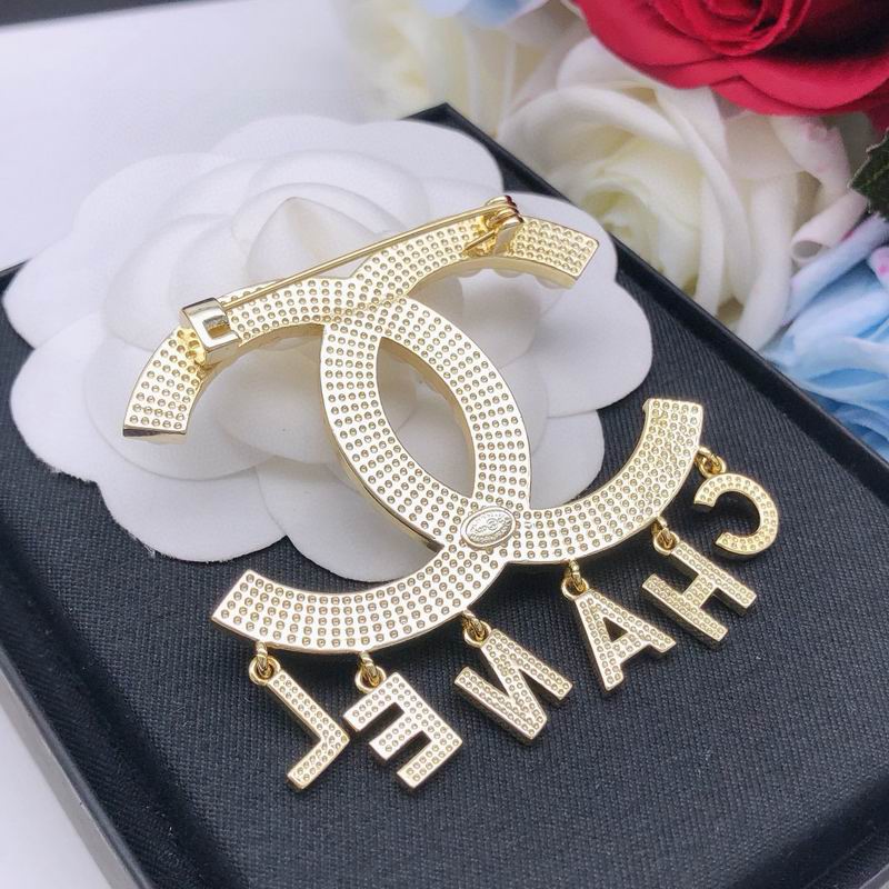 Chanel Brooch 12yxx321 (7)