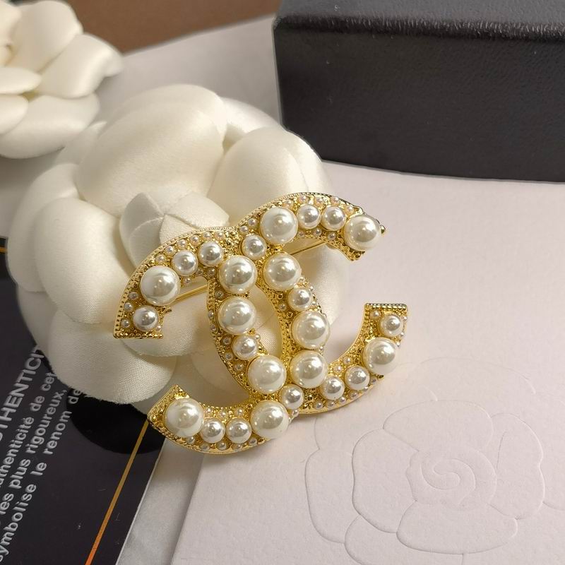 Chanel Brooch 12yxx323 (1)