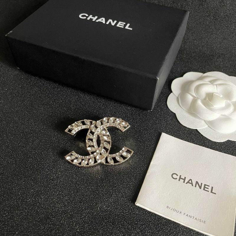 Chanel Brooch 12yxx325 (1)