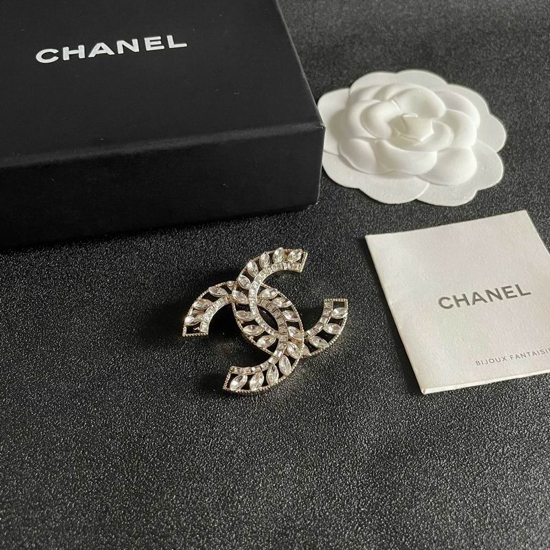 Chanel Brooch 12yxx325 (2)