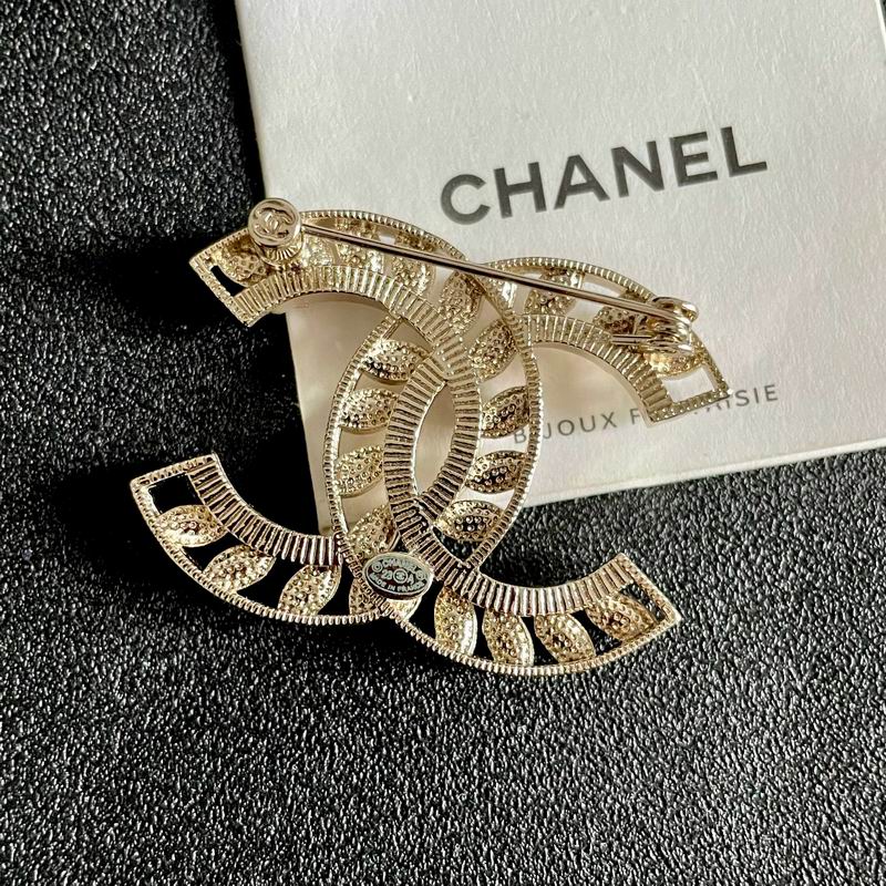 Chanel Brooch 12yxx325 (3)