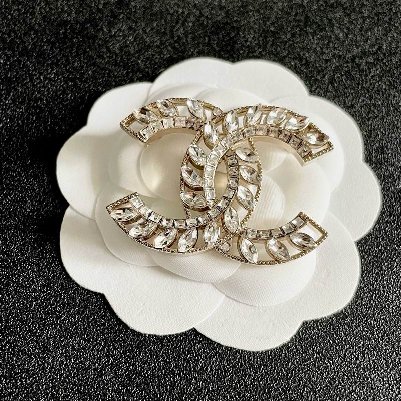 Chanel Brooch 12yxx325 (4)