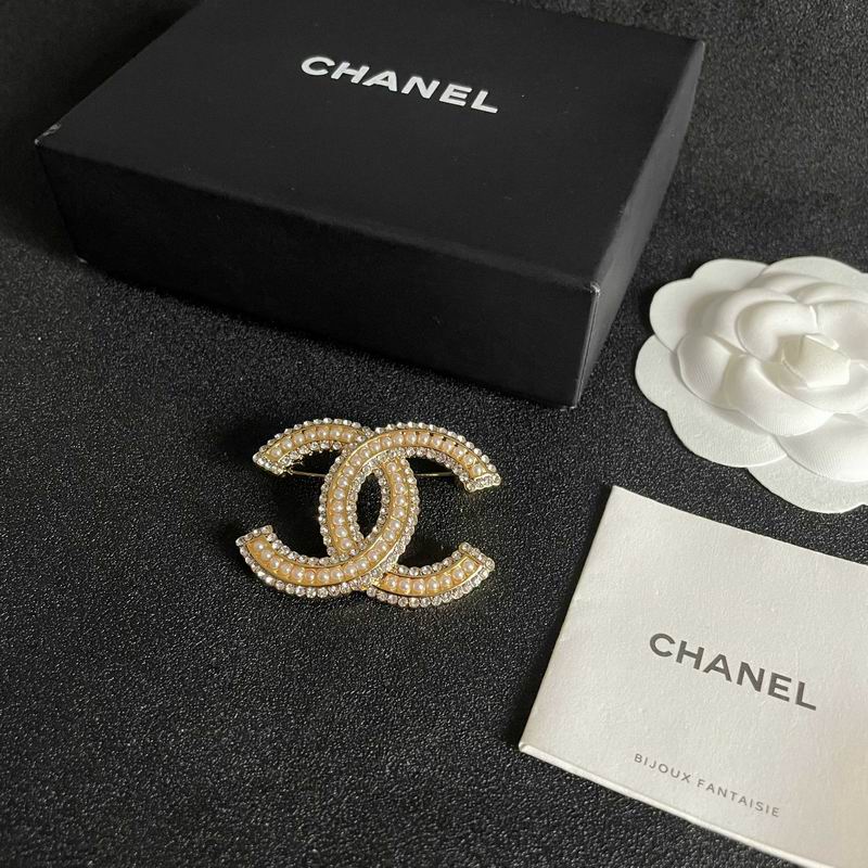 Chanel Brooch 12yxx326 (1)