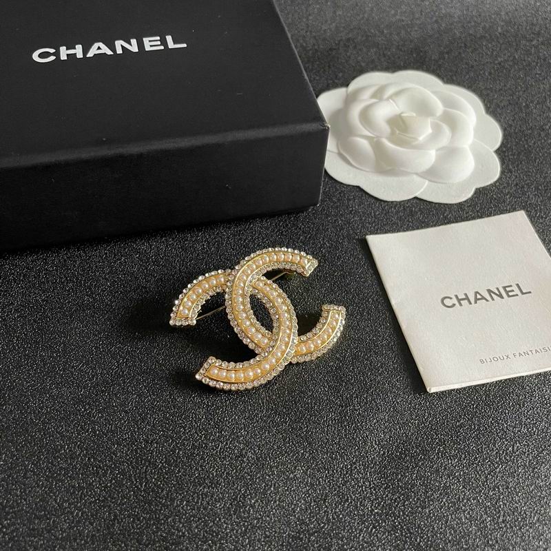 Chanel Brooch 12yxx326 (2)