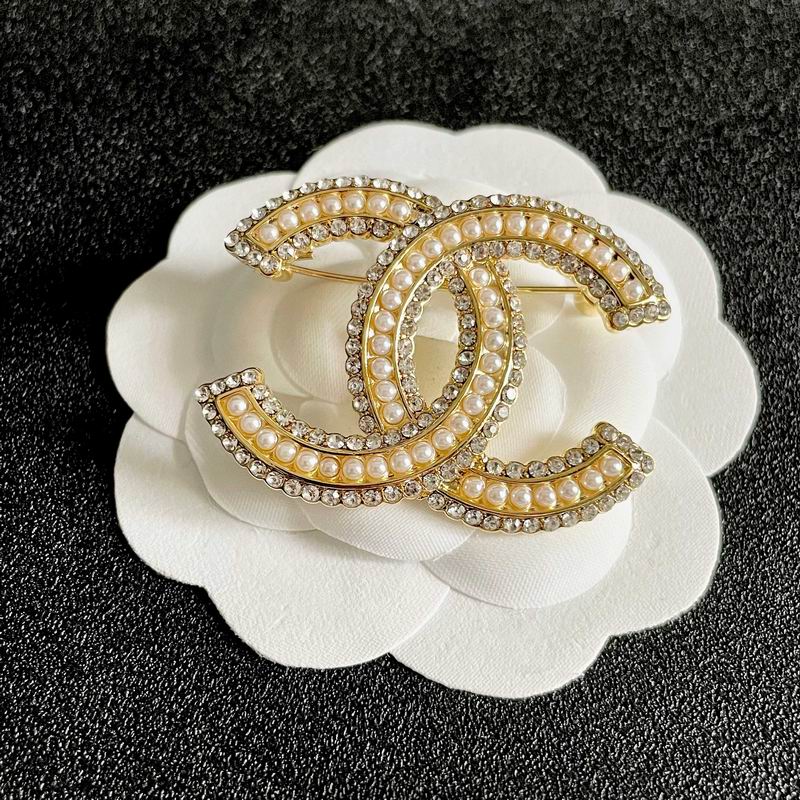 Chanel Brooch 12yxx326 (4)