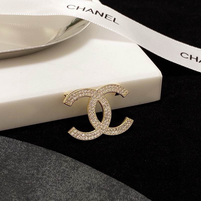 Chanel Brooch 12yxx327 (1)