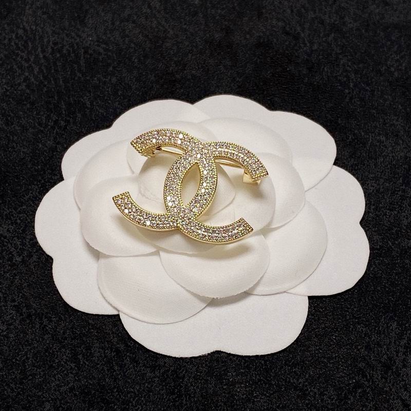 Chanel Brooch 12yxx327 (3)