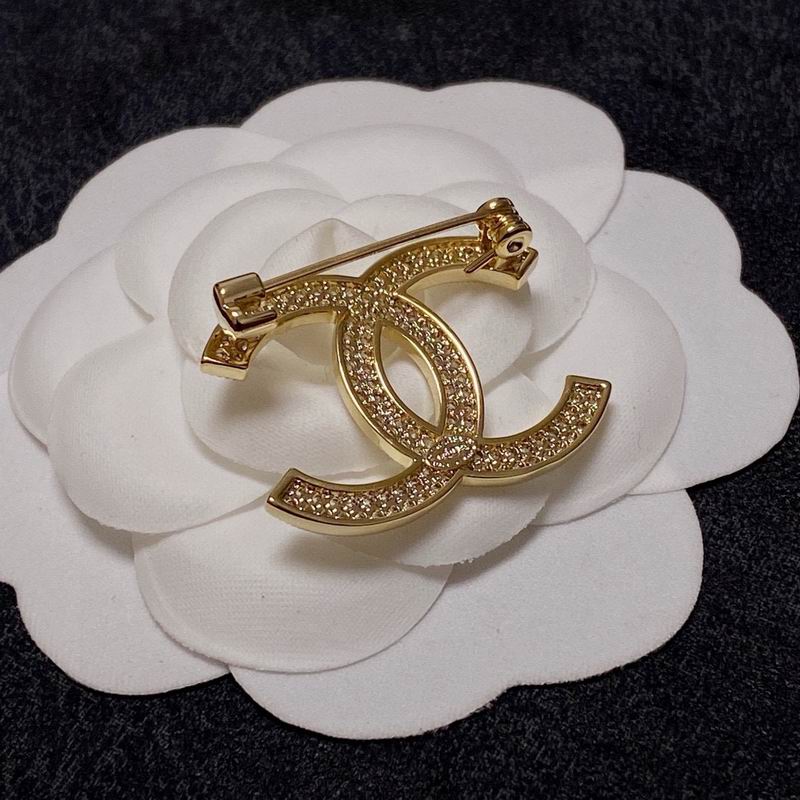 Chanel Brooch 12yxx327 (4)