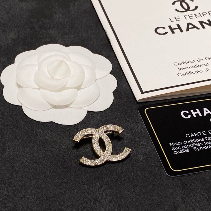 Chanel Brooch 12yxx327 (8)