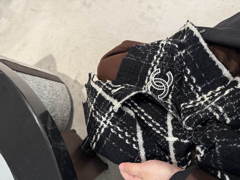 Chanel Scarf 30X190cm 100%羊绒 E40 (2)