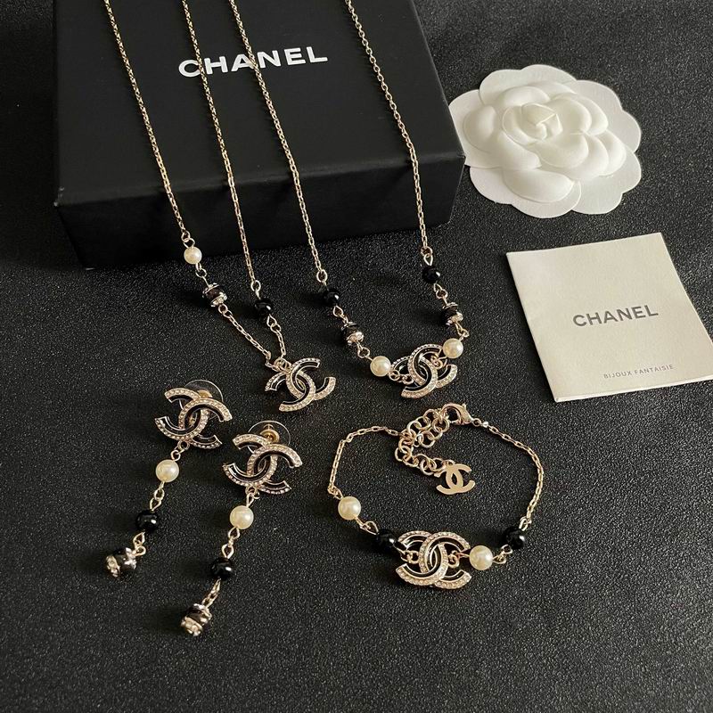 Chanel Suits 10yxx08 (1)