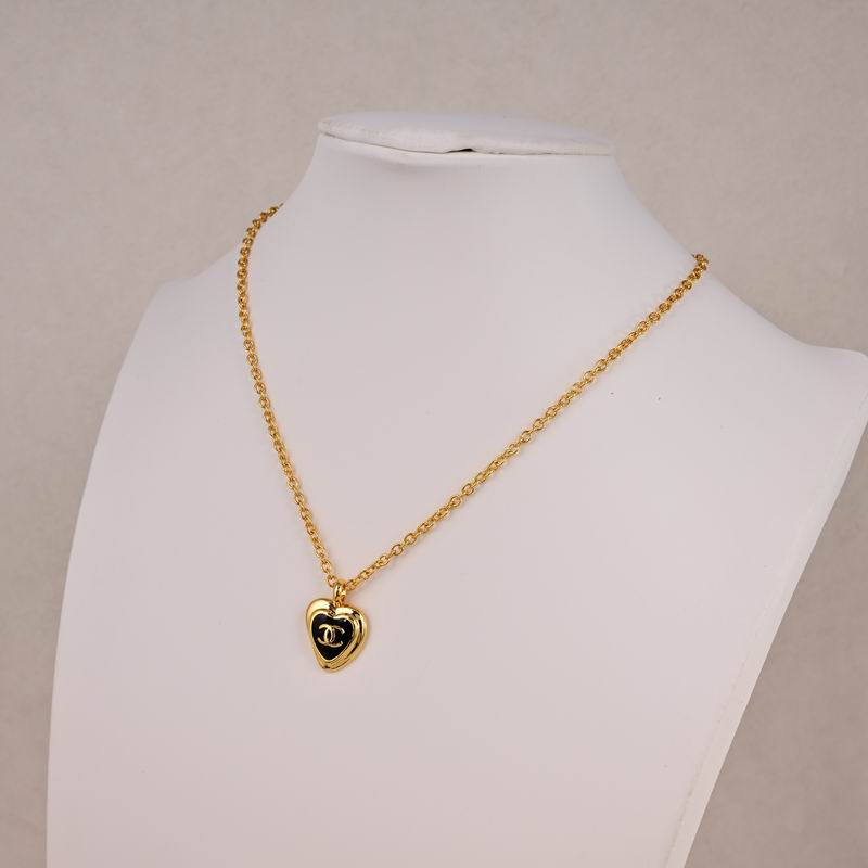 Chanel Suits 10yxx13 (3)