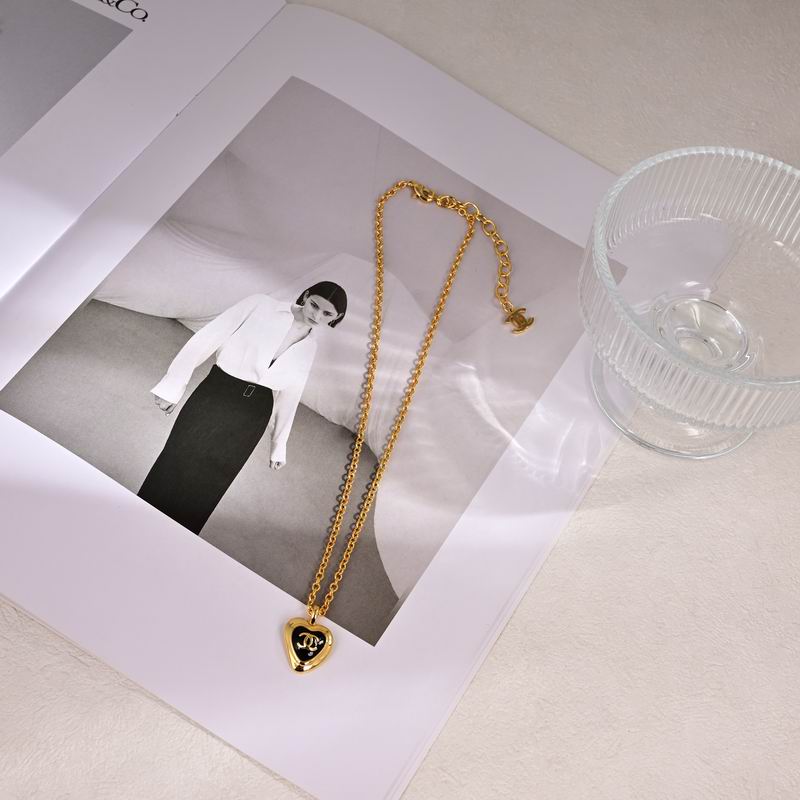 Chanel Suits 10yxx13 (4)