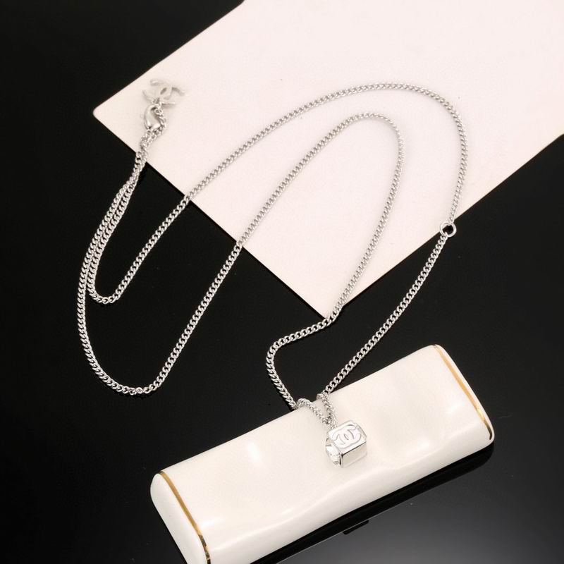 Chanel Suits 11yxx19 (3)