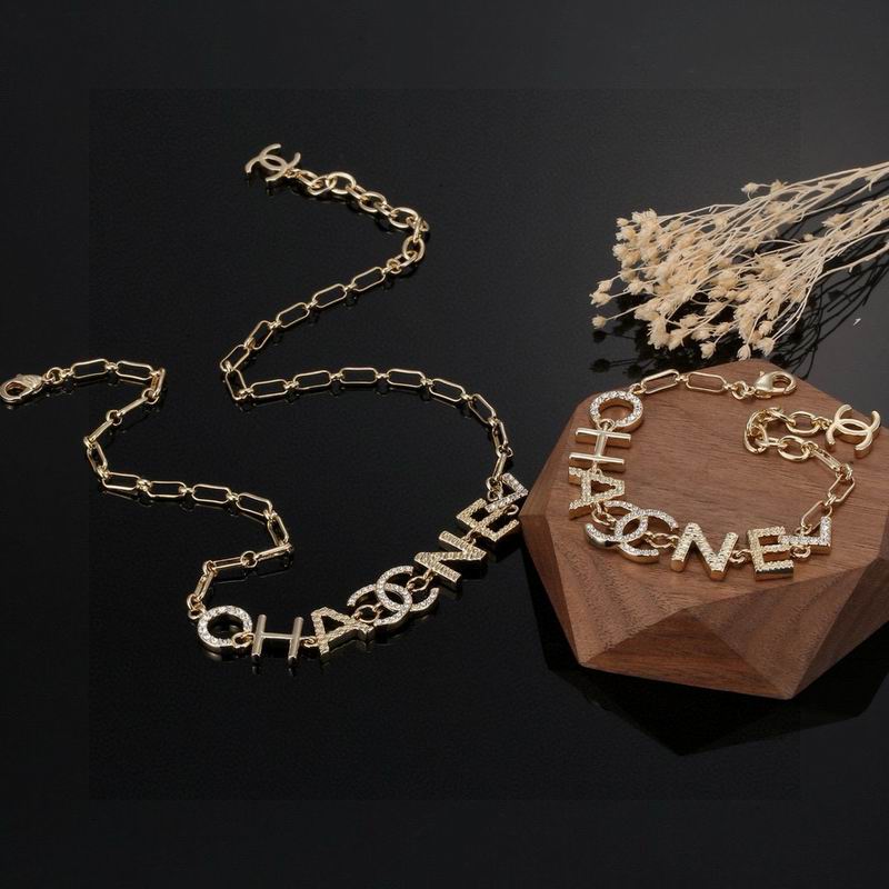 Chanel Suits 11yxx20 (1)