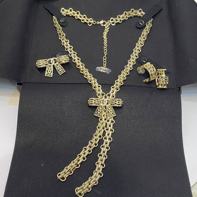 Chanel Suits 11yxx22 (1)