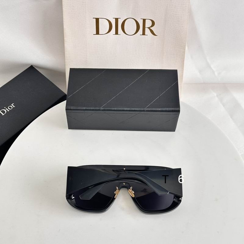 Dior 111218 134 0-130 e02