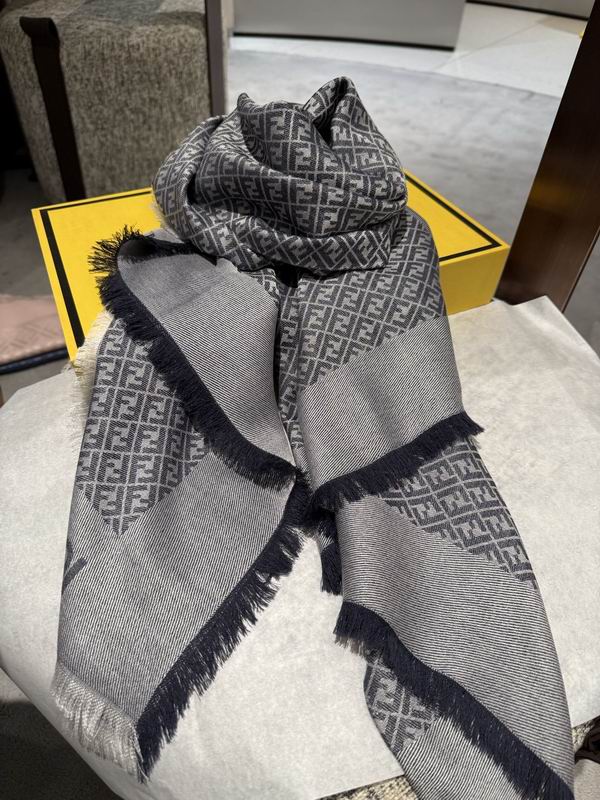 Fendi Scarf 140X140cm E41 (10)
