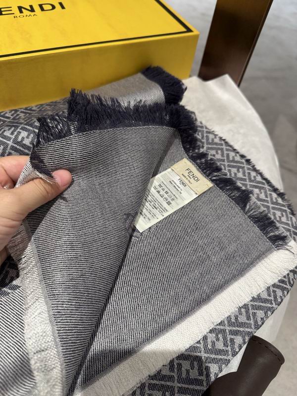 Fendi Scarf 140X140cm E41 (12)