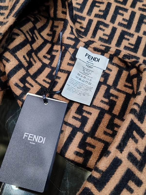 Fendi cloak 160X140cm E11 (1)