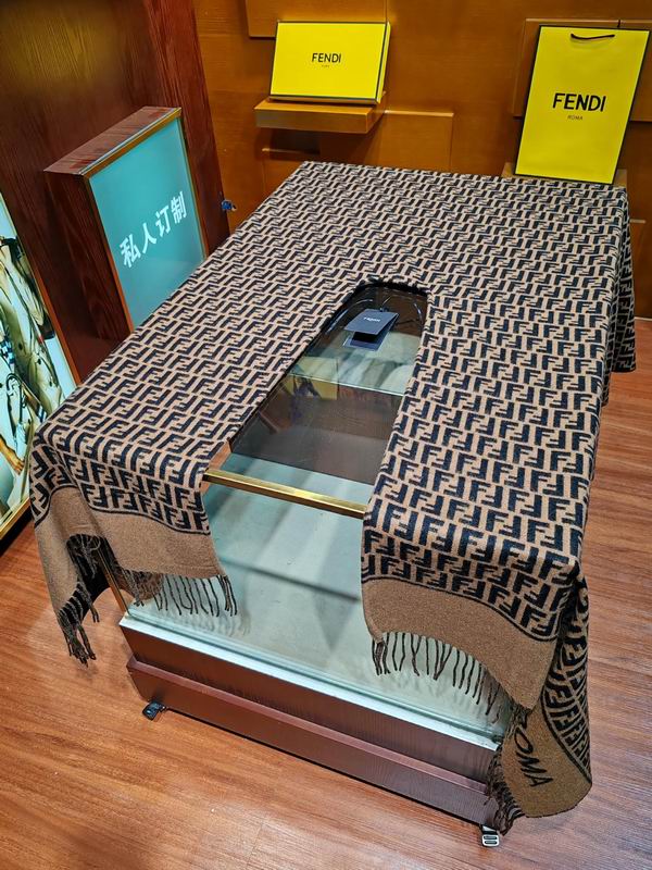 Fendi cloak 160X140cm E11 (2)