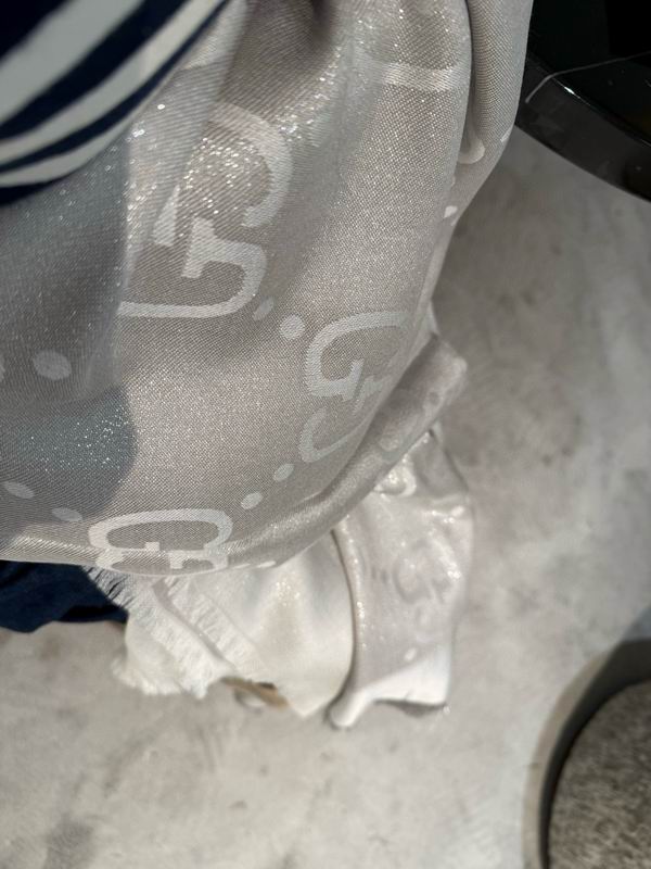 Gucci Scarf 140X140cm E52 (37)