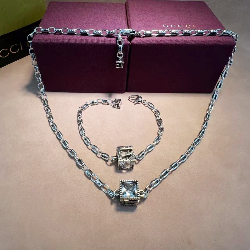 Gucci Suits 10yxx17 (1)