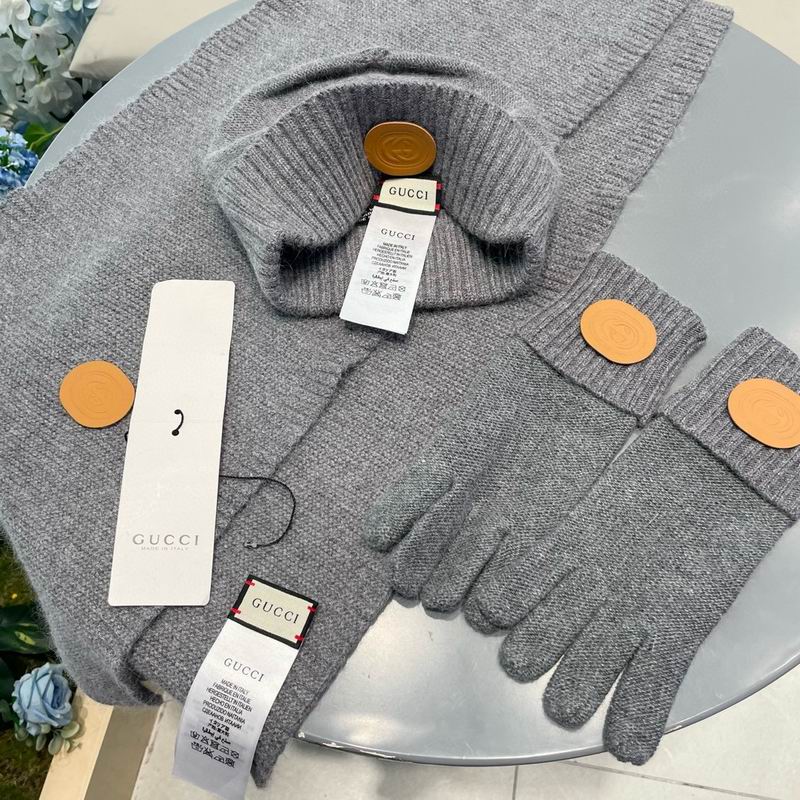 Gucci scarf hat gloves (36)