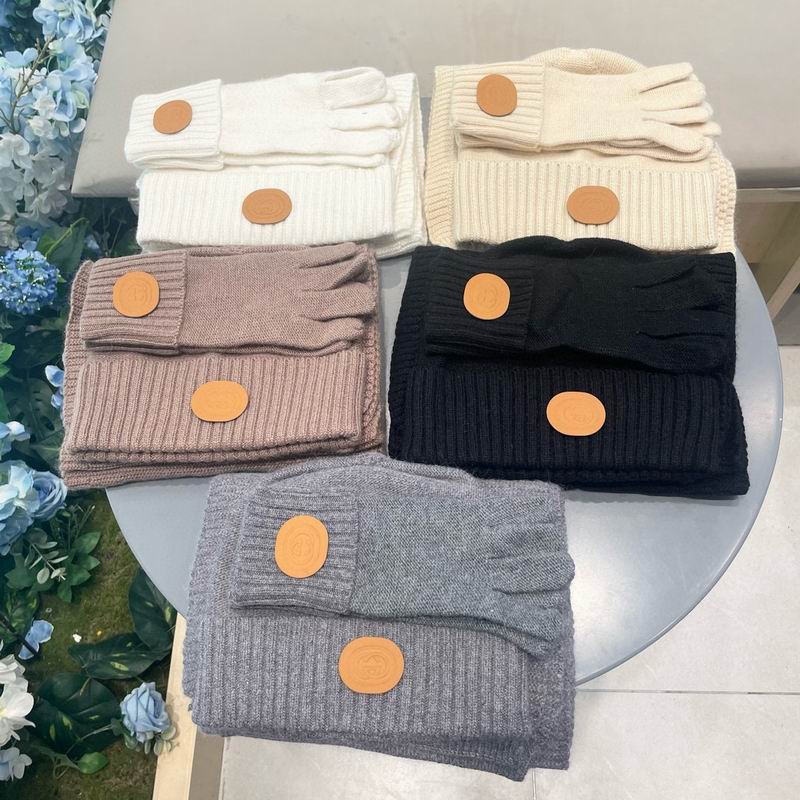Gucci scarf hat gloves (40)