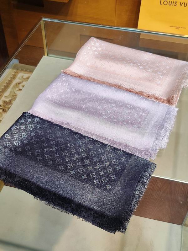 LV Scarf 139X139cm E90 (1)