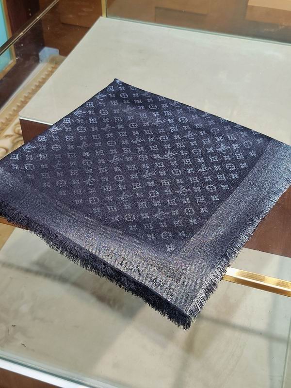 LV Scarf 139X139cm E90 (19)
