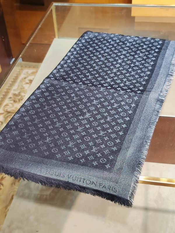 LV Scarf 139X139cm E90 (20)