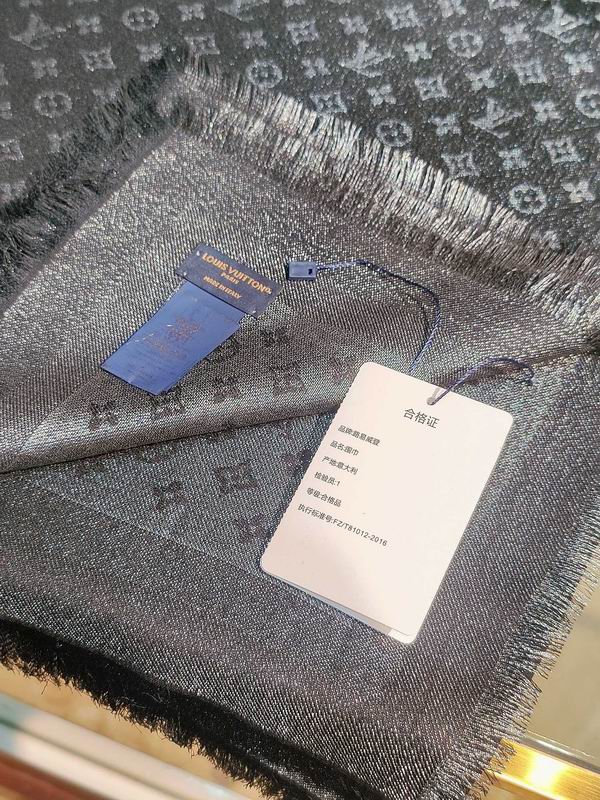 LV Scarf 139X139cm E90 (21)