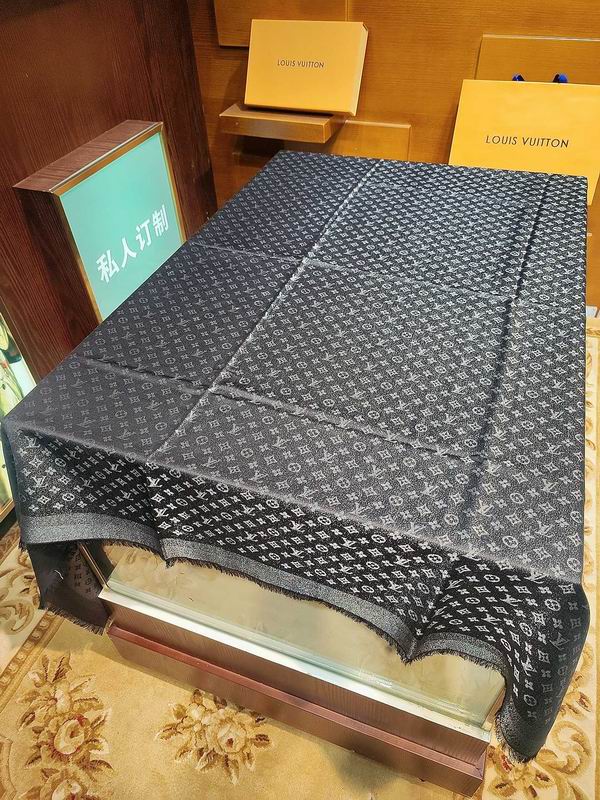 LV Scarf 139X139cm E90 (23)