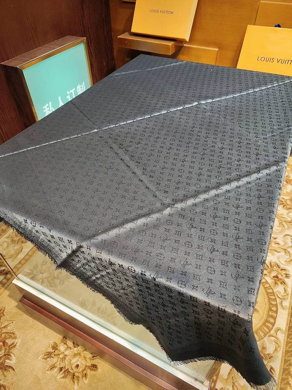 LV Scarf 139X139cm E90 (24)
