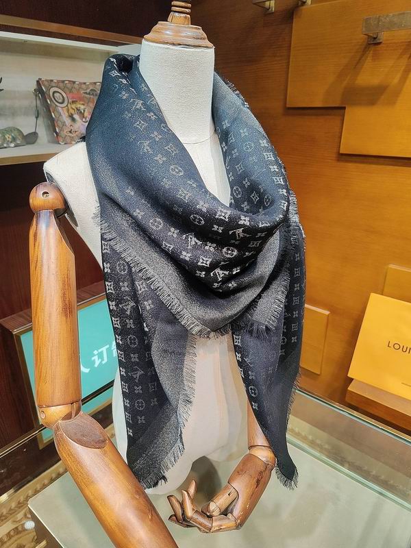 LV Scarf 139X139cm E90 (27)